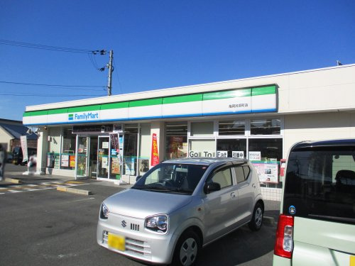 【コンビニエンスストア】ファミリーマート　亀岡河原町店まで823ｍ