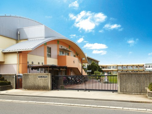 【小学校】貝塚市立西小学校まで560ｍ