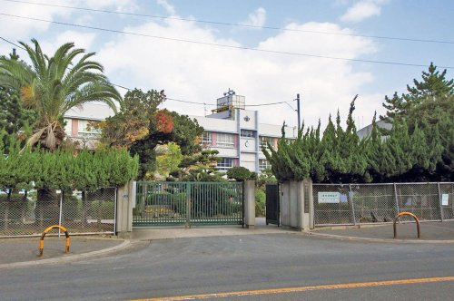 【中学校】和泉市立信太中学校まで830ｍ