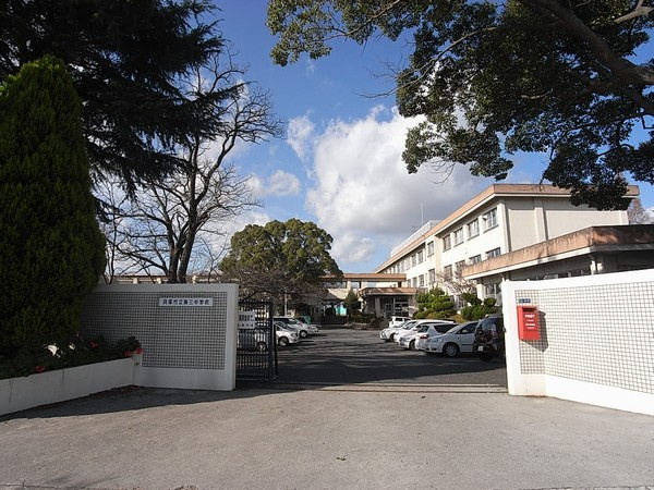 【中学校】貝塚市立第三中学校まで740ｍ