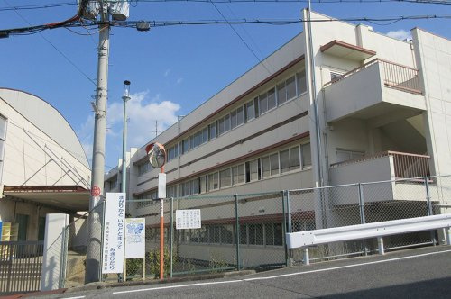 【小学校】和泉市立信太小学校まで650ｍ