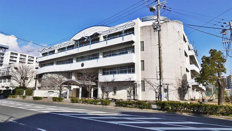 【中学校】魚崎中学校まで1300ｍ