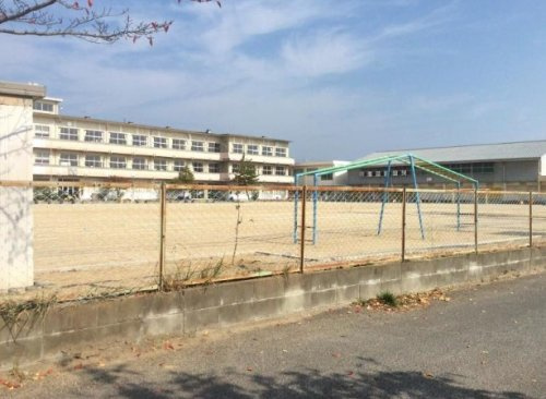 【小学校】小名浜第三小学校まで1320ｍ