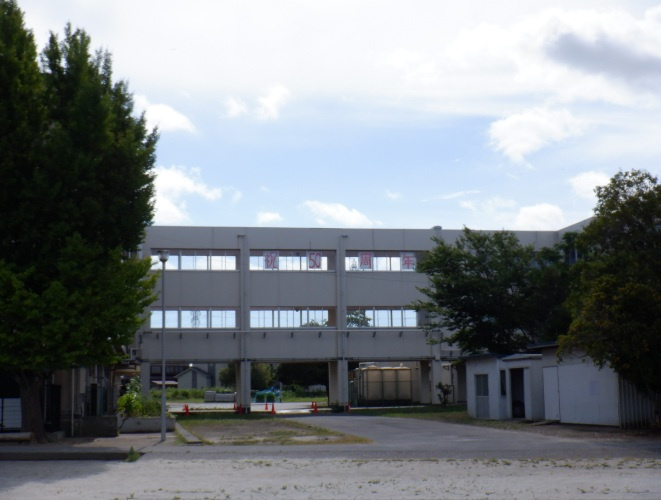 【小学校】石塚小学校まで650ｍ