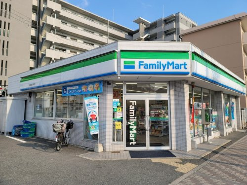 【コンビニエンスストア】ファミリーマート尼崎塚口本町店まで167ｍ
