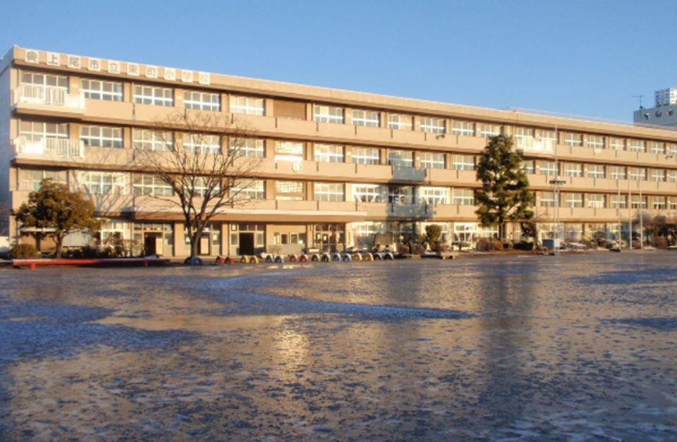 【小学校】上尾市立東町小学校まで710ｍ