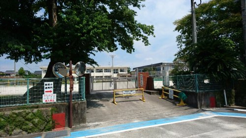 【小学校】霧島市立富隈小学校まで1300ｍ