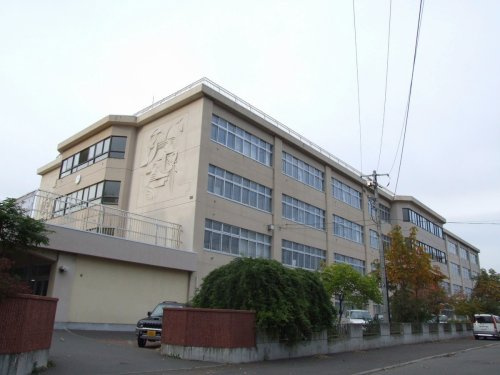【中学校】札幌市立稲積中学校まで399ｍ