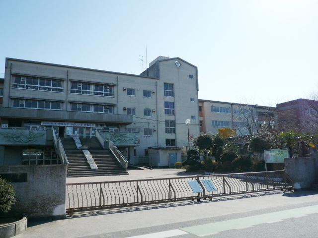 【小学校】越谷市立桜井南小学校まで650ｍ