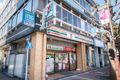 【コンビニエンスストア】セブンイレブン　青梅駅前店まで697ｍ