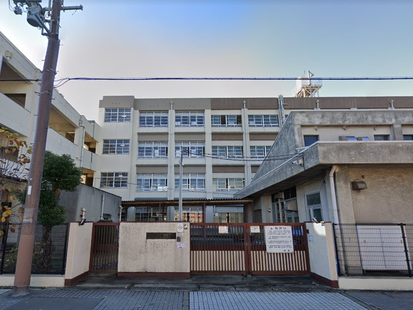 【小学校】尼崎市立七松小学校まで978ｍ