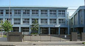 【中学校】静岡市立清水第三中学校まで583ｍ
