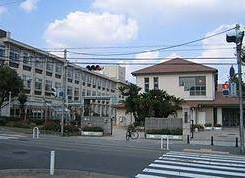 【小学校】住吉小学校まで350ｍ