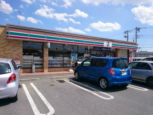 【コンビニエンスストア】セブンイレブン行田小見店まで810ｍ