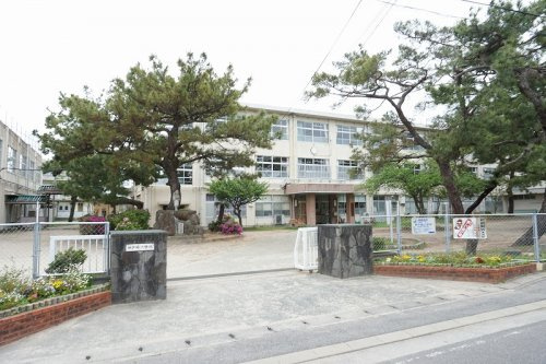 【小学校】福岡市立西戸崎小学校まで502ｍ