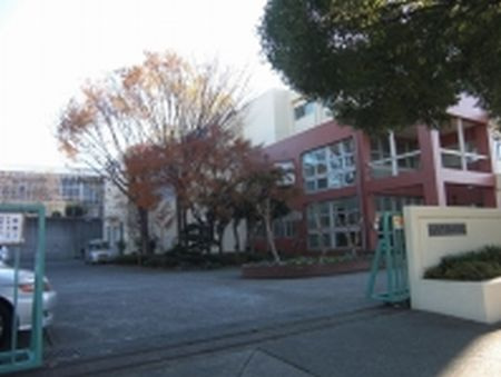 【中学校】大和市立　下福田中学校まで298ｍ