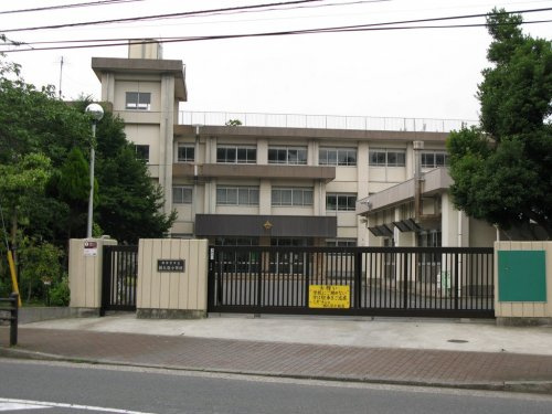 【小学校】鶴久保小学校まで372ｍ