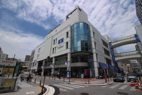 【デパート】さいか屋　横須賀店まで308ｍ