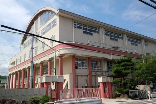 【小学校】泉佐野市立上之郷小学校まで600ｍ