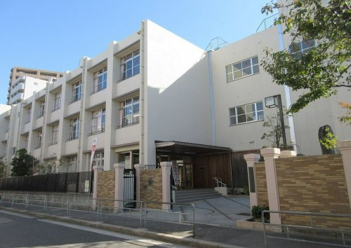 【小学校】三軒家東小学校まで450ｍ