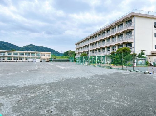 【中学校】富士市立岩松中学校まで735ｍ