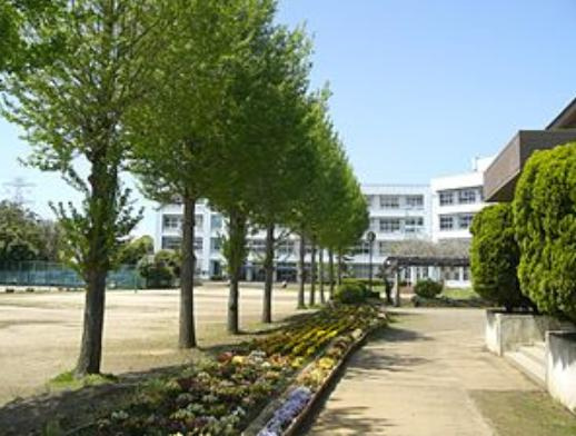 【中学校】牛久市立下根中学校まで1800ｍ