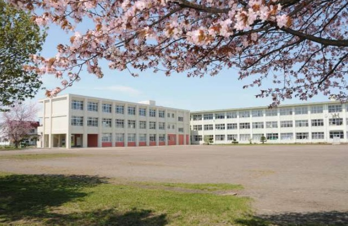 【小学校】恵庭市立和光小学校まで750ｍ