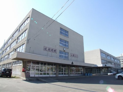 【中学校】札幌市立向陵中学校まで1854ｍ