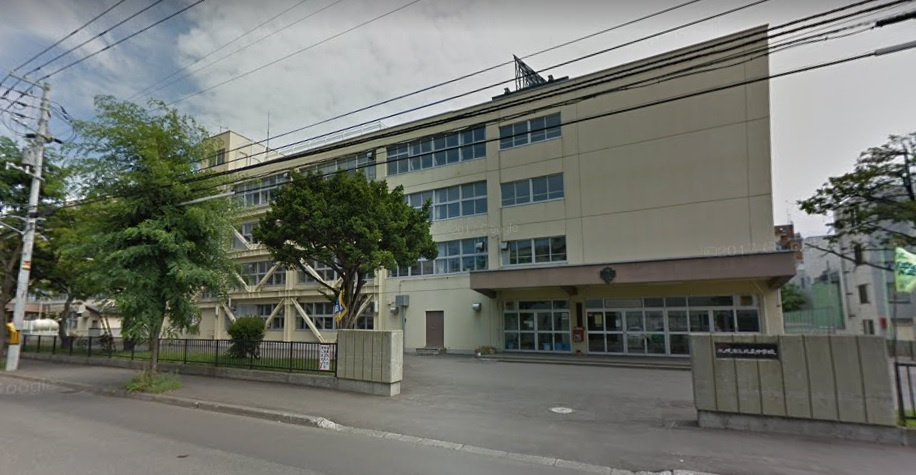 【中学校】札幌市立北辰中学校まで2024ｍ