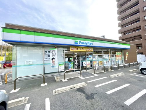 【コンビニエンスストア】ファミリーマート　日進栄二丁目店まで145ｍ