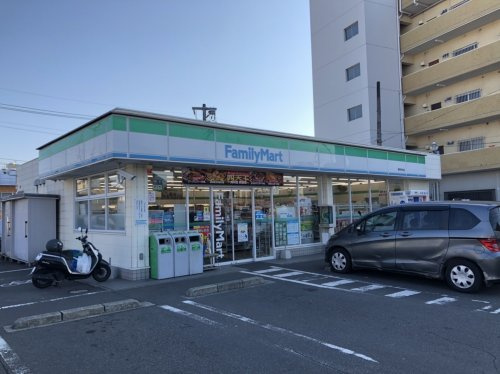 【コンビニエンスストア】ファミリーマート紫原店まで802ｍ