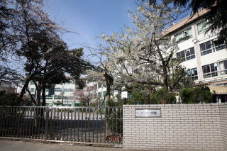【中学校】江戸川区立鹿本中学校まで561ｍ
