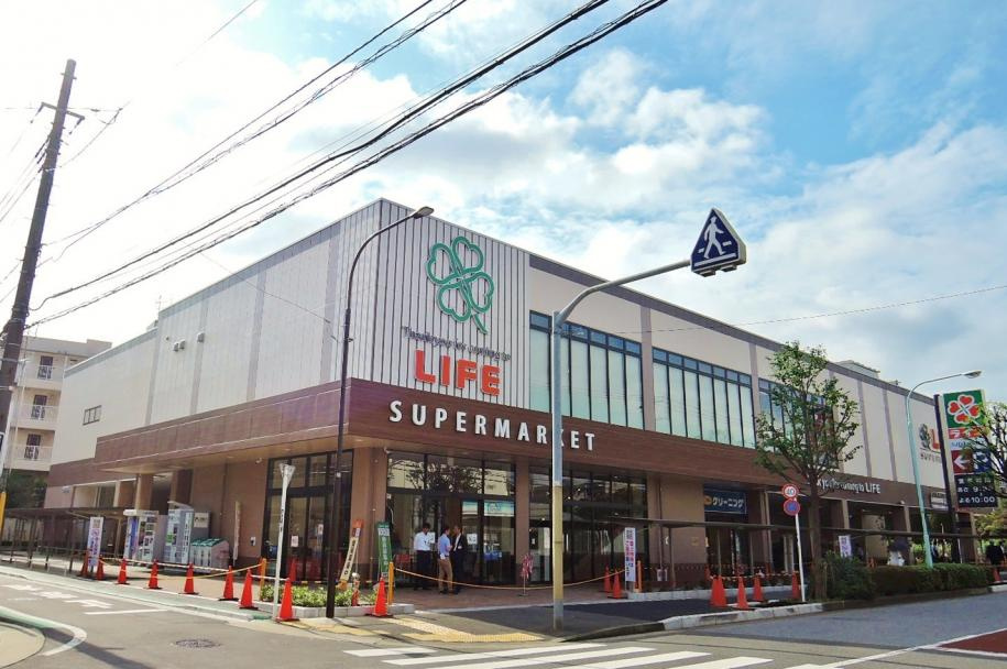 【スーパー】ライフ　本一色店まで553ｍ
