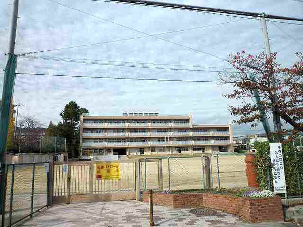 【小学校】宝塚市立仁川小学校まで935ｍ