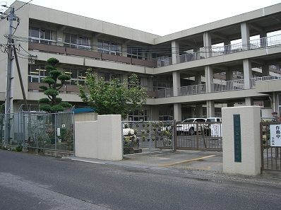 【小学校】福山市立手城小学校まで359ｍ