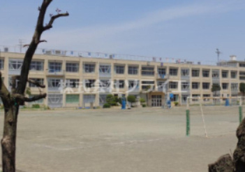 【小学校】川越市立霞ケ関東小学校まで950ｍ