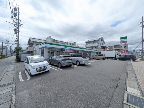 【コンビニエンスストア】ファミリーマート　静岡登呂六丁目店まで135ｍ