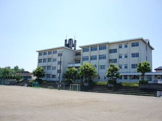【中学校】藤枝市立青島北中学校まで1307ｍ