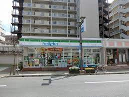 【コンビニエンスストア】ファミリーマート　本八幡駅南口店まで389ｍ