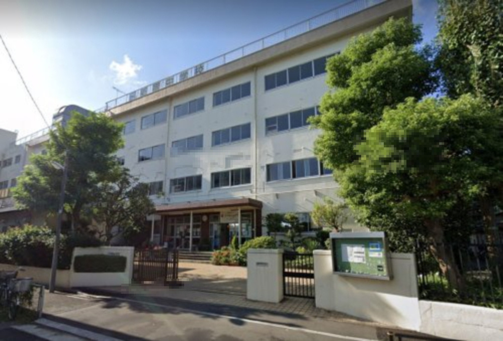 【中学校】新宿中学校まで608ｍ