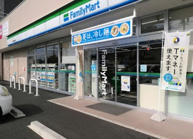 【コンビニエンスストア】ファミリーマート　津島警察署前店まで439ｍ