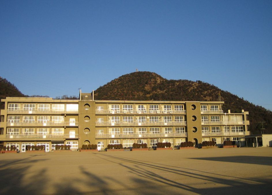 【小学校】福山市立蔵王小学校まで1407ｍ
