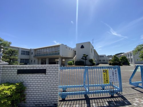 【小学校】藤枝市立岡部小学校まで139ｍ