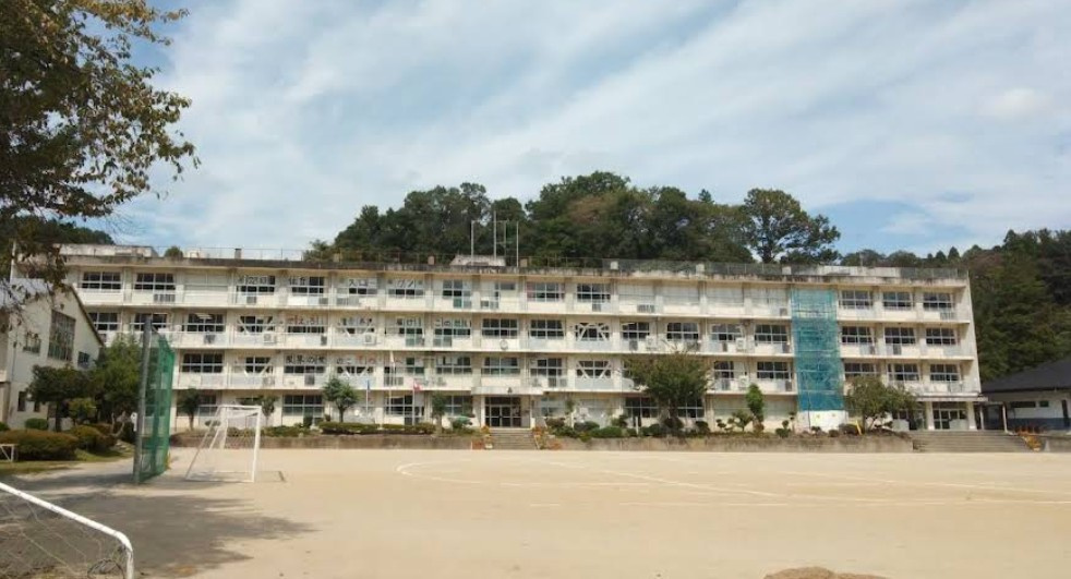【中学校】湯本第一中学校まで2200ｍ