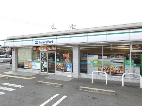 【コンビニエンスストア】ファミリーマート　橿原くずもと町店まで874ｍ