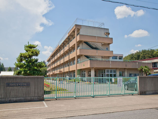 【小学校】東町小学校まで902ｍ
