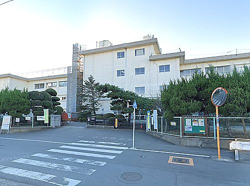 【小学校】平塚市立八幡小学校まで945ｍ