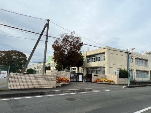 【小学校】飯能市立加治小学校まで350ｍ