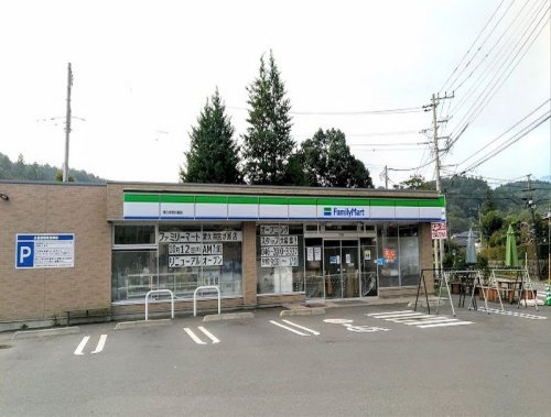 【コンビニエンスストア】ファミリーマート　津久井宮が瀬店まで427ｍ