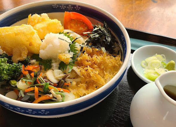 【そば・うどん】まつや・手打そばまで279ｍ